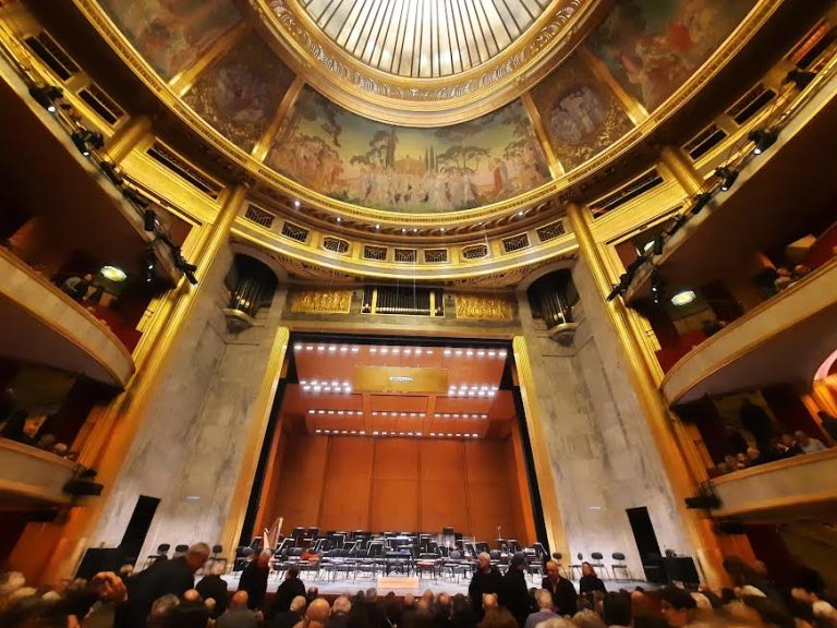 “EL MURCIÉLAGO” DE STRAUSS EN EL THÉÂTRE DES CHAMPS-ELYSÉES DE PARIS, MAGNÍFICO, DIRIGIDO POR MINKOWSKI