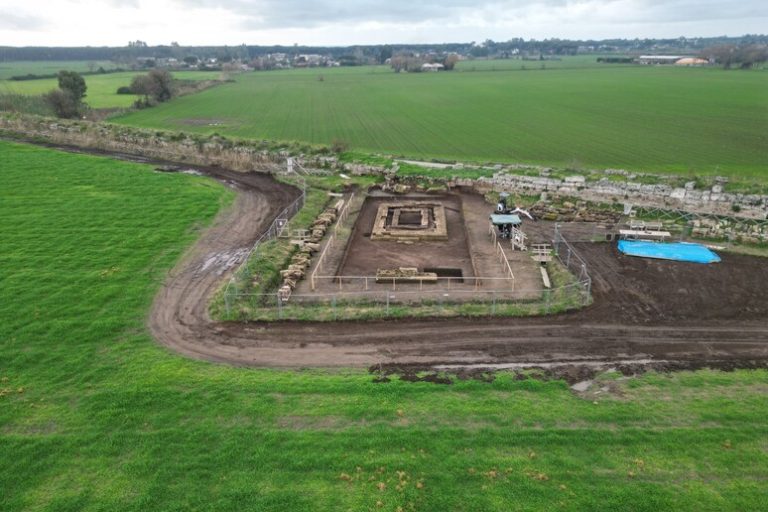 A PAESTUM SCOPERTI DUE NUOVI TEMPLI DORICI
