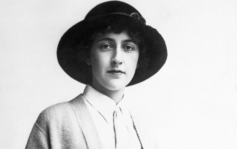 AGATHA CHRISTIE, TOUJOURS À LA PAGE. 