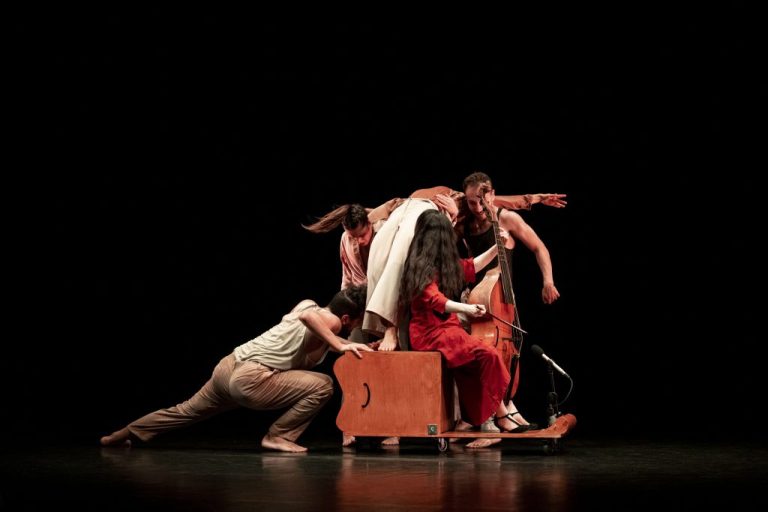 MOURAD MERZOUKI, QUE ORGANIZARÁ UN ESPECTÁCULO EN LA CEREMONIA DE LOS JUEGOS OLÍMPICOS Y PARALÍMPICOS 2024 DE PARÍS, SE PRESENTÓ CON DANZA, «PHÉNIX», EN EL INSTITUT FRANÇAIS DE MADRID  7/02/2024