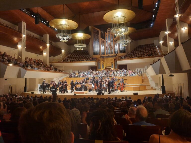 PORTUGAL-ESPAÑA 50 AÑOS DE CULTURA Y DEMOCRACIA: PRECIOSA LECCIÓN DE HISTORIA Y COMPRENSIÓN ENTRE PUEBLOS, A TRAVÉS DE LA MÚSICA Y LA CULTURA