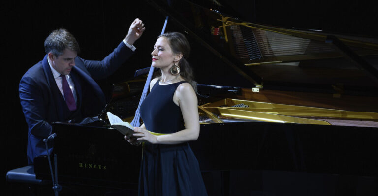 SABINE DEVIEILHE, SOPRANO, CON MATHIEU PORDOY ABREN EL CICLO DE LIED 24/25 EN EL TEATRO DE LA ZARZUELA (CNDM) CON UN CONCIERTO FULGURANTE