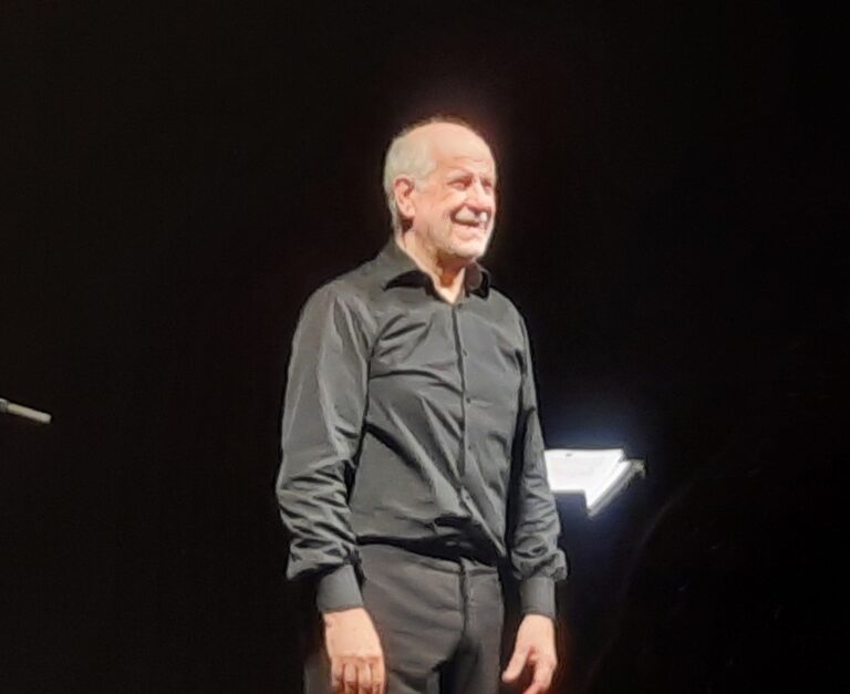 TONI SERVILLO, UN MAESTRO ESTOICO CON “TRE MODI PER NON MORIRE” EN EL TEATRO DE LA COMEDIA